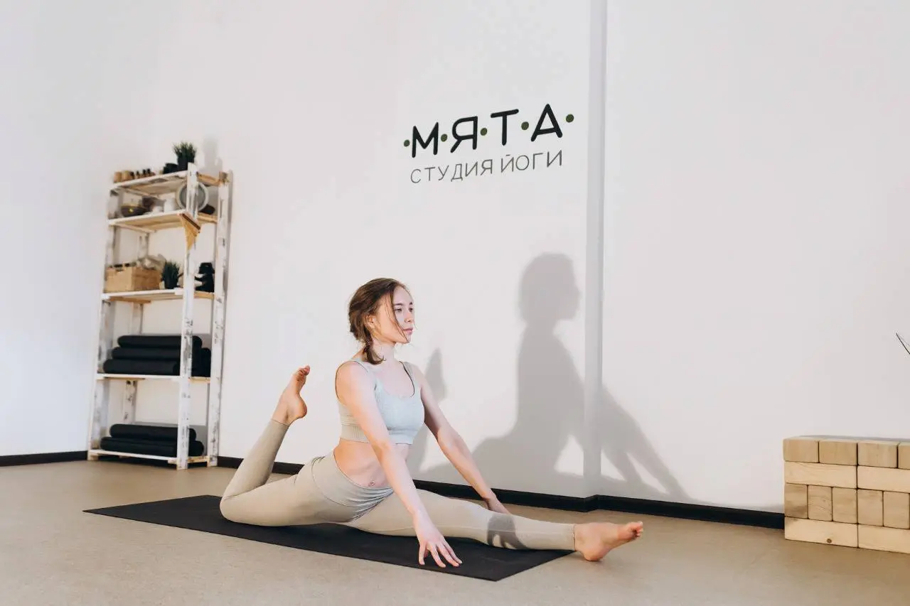 Йога перед сном — занятие в студии «Мята»